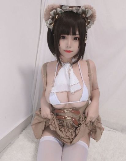 女大学生特殊的精油按摩